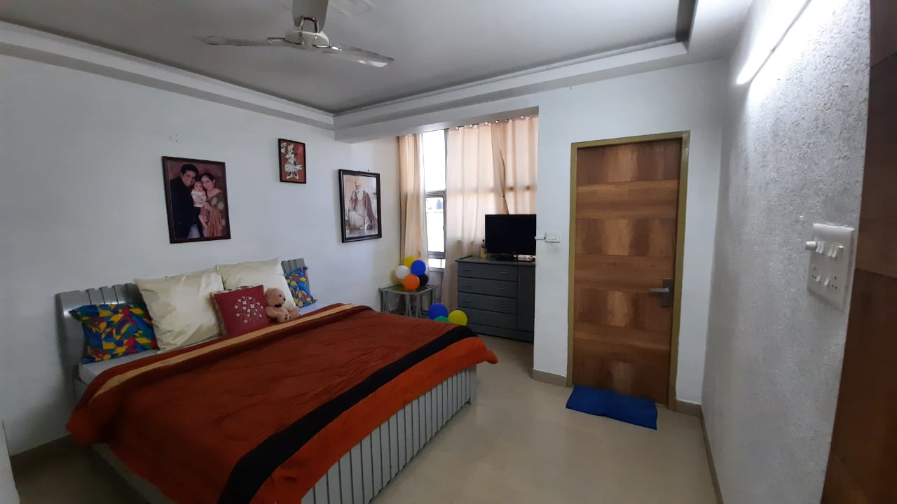 1 KANAL A-ROAD HOUSE FOR SALE